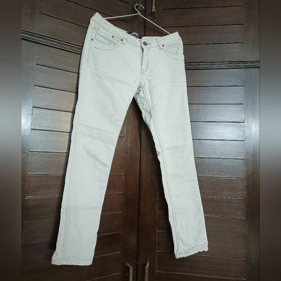 UMM Denim - UMM Women's off white Skinny Low waist Jeans